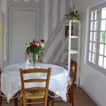 Le Vieux Castel Goustranville